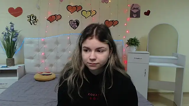 TinaRedly online show from March 9, 2025, 6:17 am