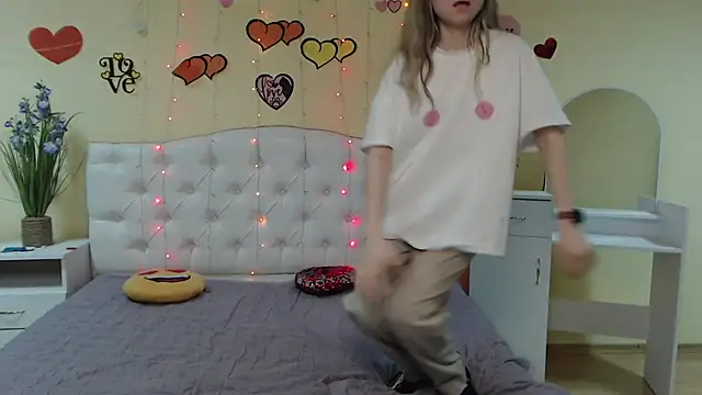 TinaRedly online show from March 9, 2025, 9:46 am