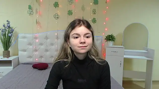 TinaRedly online show from March 20, 2025, 1:57 am