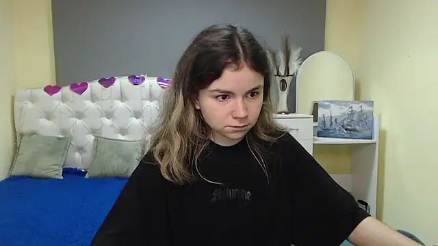 TinaRedly online show from September 9, 2025, 5:34 pm