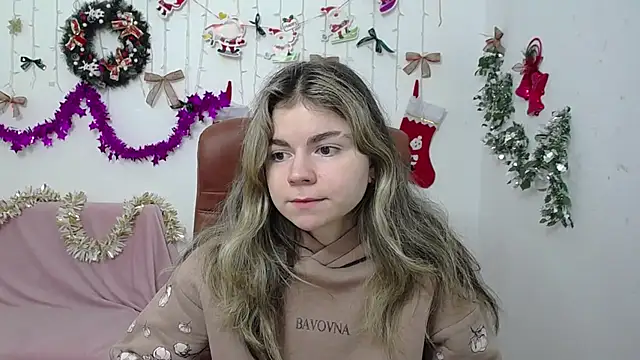 TinaRedly online show from December 22, 2025, 6:38 pm