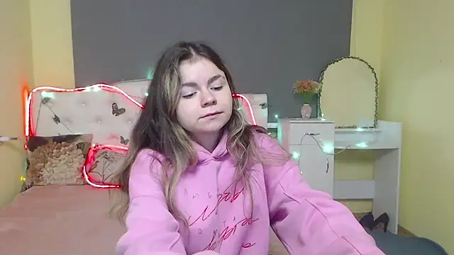 TinaRedly online show from April 24, 2026, 5:54 am