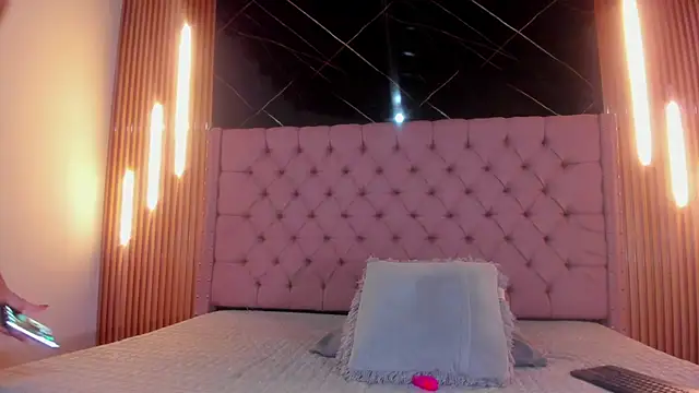 AinaPink online show from April 2, 2026, 10:35 am