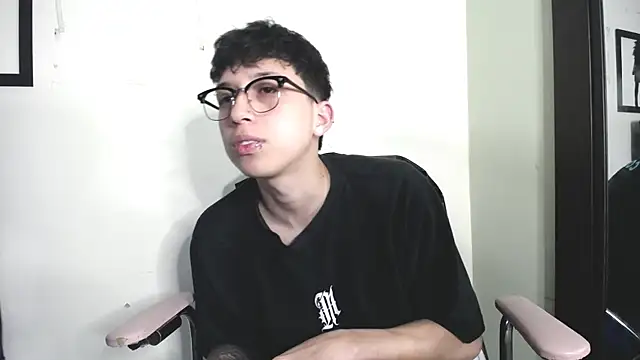  Thomas hot  online show from November 25, 2025, 5:40 am