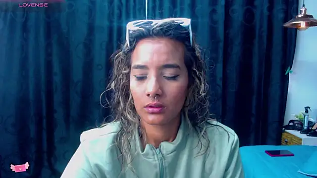 megan collins96 online show from January 28, 2025, 7:53 pm