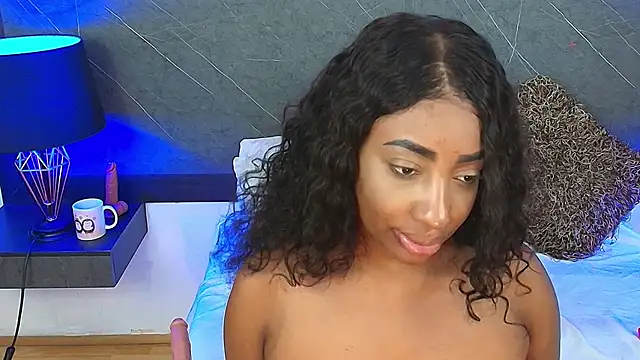 Snapshot of charlottebrowns_ chatting on February 14, 2025, 6:40 pm charlottebrowns  online show from February 14, 2025, 6:40 pm