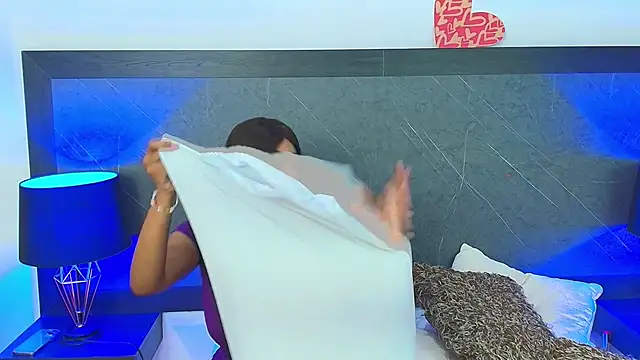 Snapshot of charlottebrowns_ chatting on February 21, 2025, 12:06 pm charlottebrowns  online show from February 21, 2025, 12:06 pm