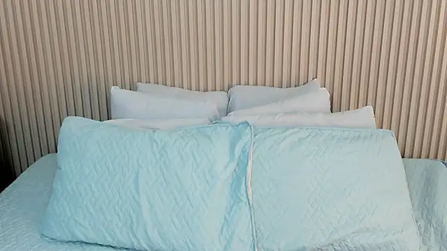 Snapshot of charlottebrowns_ chatting on October 21, 2025, 12:17 pm charlottebrowns  online show from October 21, 2025, 12:17 pm