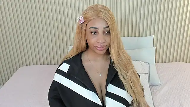 charlottebrowns  online show from June 11, 2026, 12:03 pm