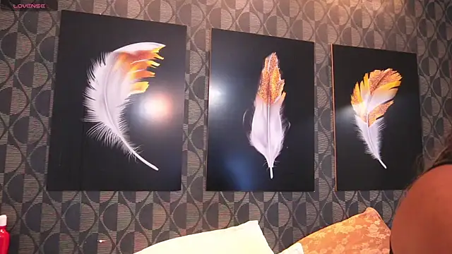 SharomRoss online show from September 15, 2025, 1:00 pm