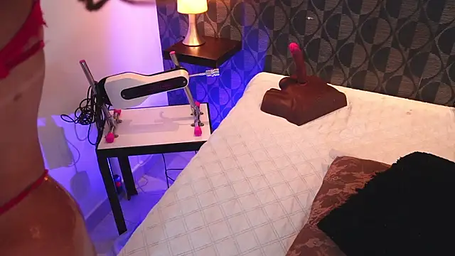 SharomRoss online show from February 14, 2026, 7:43 pm