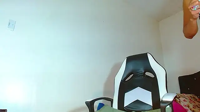 bellatrixx 69 online show from January 3, 2025, 4:22 am