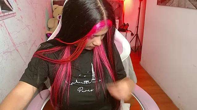 Snapshot of Candela-Smith chatting on October 28, 2025, 3:58 pm Candela-Smith online show from October 28, 2025, 3:58 pm