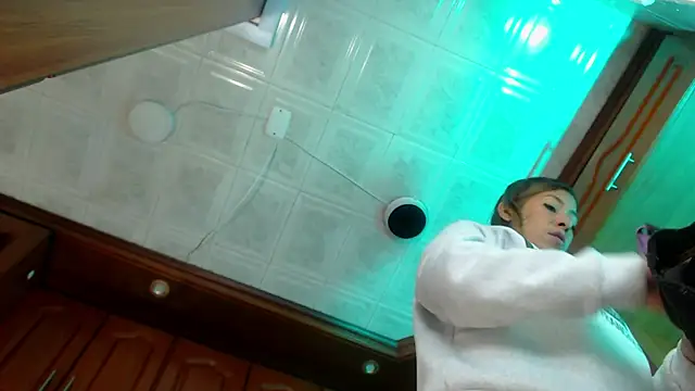 LaureenHills online show from March 6, 2025, 3:13 am