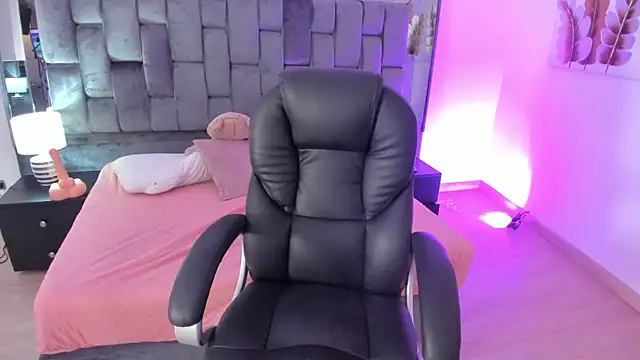 Chloe evans   online show from February 10, 2025, 8:53 pm