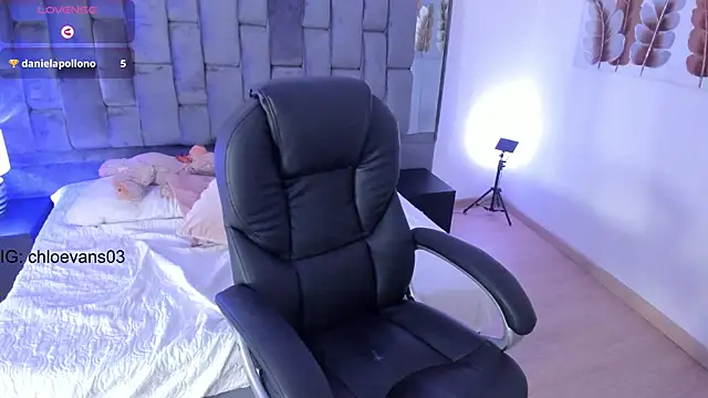 Chloe evans   online show from February 26, 2025, 5:39 pm