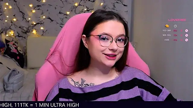 Snapshot of me__hanna chatting on February 27, 2025, 10:20 pm me  hanna online show from February 27, 2025, 10:20 pm