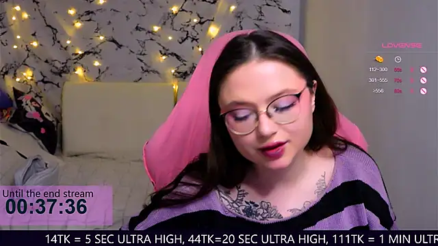 Snapshot of me__hanna chatting on February 28, 2025, 1:26 am me  hanna online show from February 28, 2025, 1:26 am