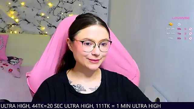 Snapshot of me__hanna chatting on March 6, 2025, 11:42 pm me  hanna online show from March 6, 2025, 11:42 pm