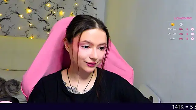 Snapshot of me__hanna chatting on March 8, 2025, 12:00 am me  hanna online show from March 8, 2025, 12:00 am