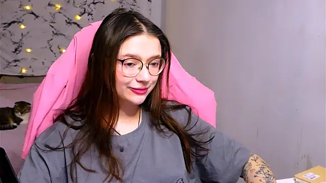 Snapshot of me__hanna chatting on March 16, 2025, 10:53 pm me  hanna online show from March 16, 2025, 10:53 pm