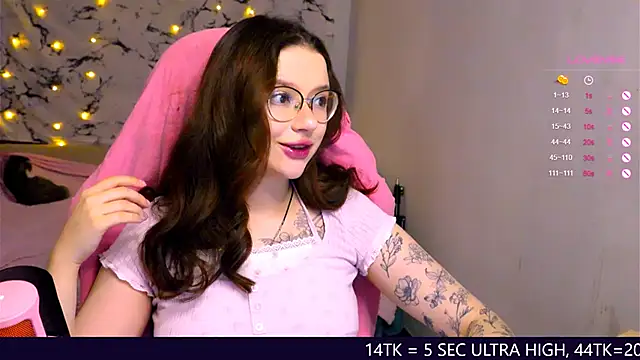 Snapshot of me__hanna chatting on March 17, 2025, 11:43 pm me  hanna online show from March 17, 2025, 11:43 pm