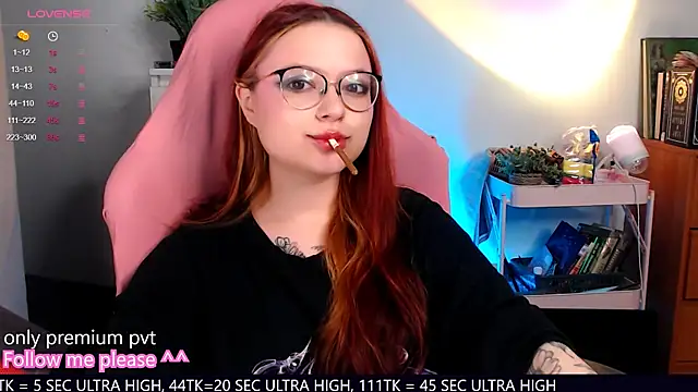 Snapshot of me__hanna chatting on October 1, 2025, 10:05 pm me  hanna online show from October 1, 2025, 10:05 pm