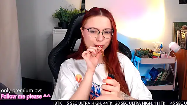 Snapshot of me__hanna chatting on October 2, 2025, 10:28 pm me  hanna online show from October 2, 2025, 10:28 pm