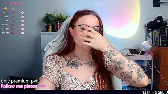 Snapshot of me__hanna chatting on October 22, 2025, 1:06 am me  hanna online show from October 22, 2025, 1:06 am