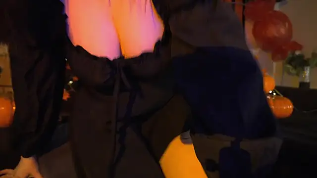 ELLIEJAY online show from October 31, 2025, 5:30 am