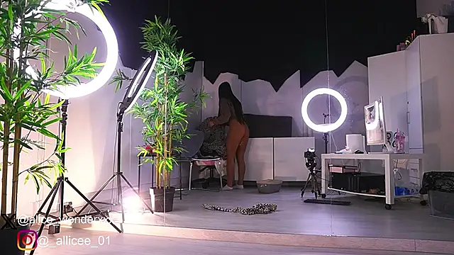 VanessaSimon online show from February 13, 2025, 6:30 am