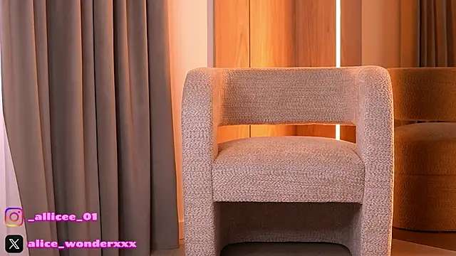 VanessaSimon online show from April 1, 2026, 6:14 am