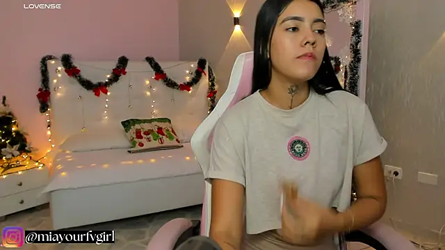 miagomezweb1 online show from December 6, 2024, 3:33 pm