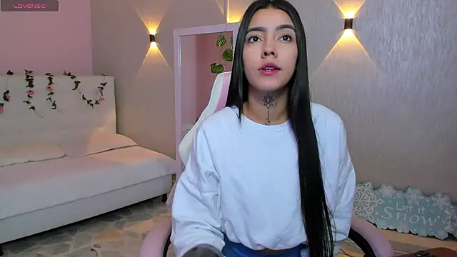 miagomezweb1 online show from January 13, 2025, 12:13 pm