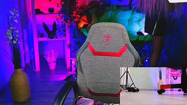 MonicaMaxwel online show from March 20, 2025, 6:09 pm