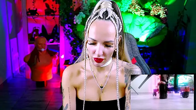 MonicaMaxwel online show from November 1, 2025, 12:18 pm