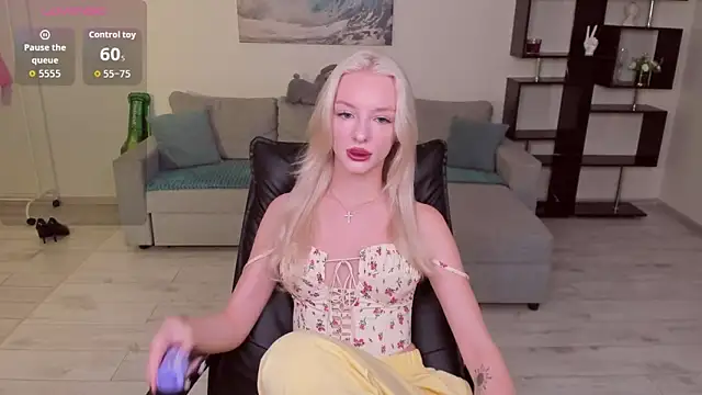 AleksaBlonde online show from September 30, 2025, 11:37 am