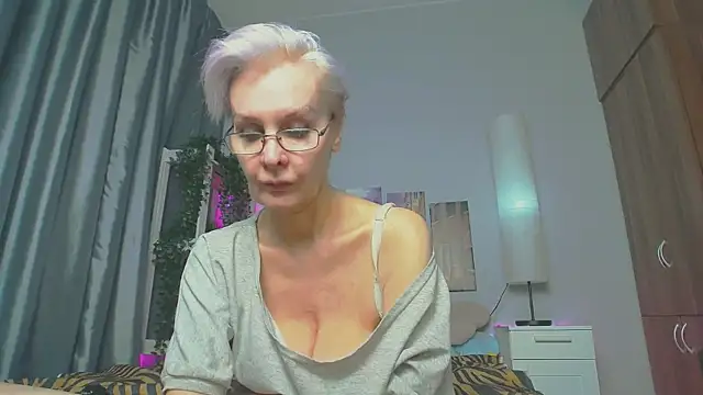 Snapshot of HelgaHimmell chatting on February 28, 2025, 11:23 pm HelgaHimmell online show from February 28, 2025, 11:23 pm