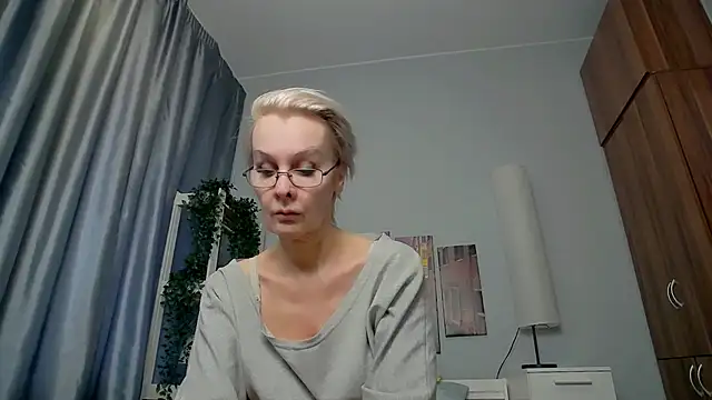 Snapshot of HelgaHimmell chatting on March 17, 2025, 7:13 am HelgaHimmell online show from March 17, 2025, 7:13 am