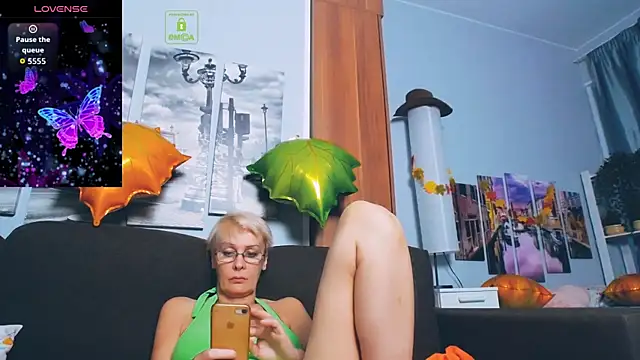 HelgaHimmell online show from November 6, 2025, 12:06 pm