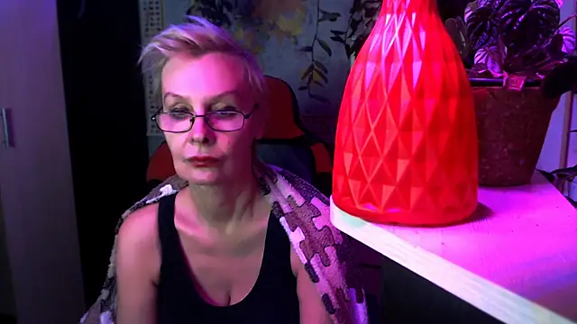 HelgaHimmell online show from April 4, 2026, 7:11 pm