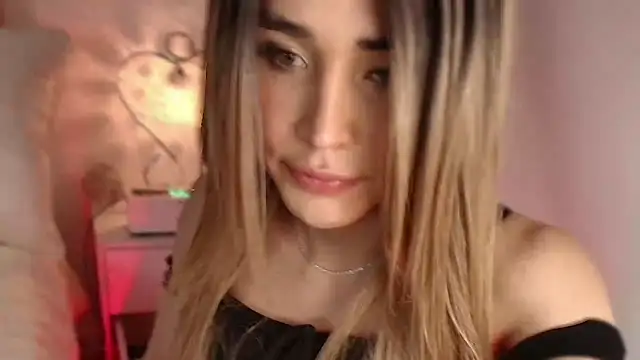 Snapshot of Missantonella_ chatting on December 4, 2024, 10:19 pm Missantonella online show from December 4, 2024, 10:19 pm