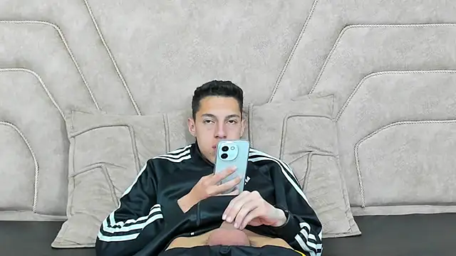 Snapshot of thiago19s chatting on December 21, 2024, 10:19 pm thiago19s online show from December 21, 2024, 10:19 pm