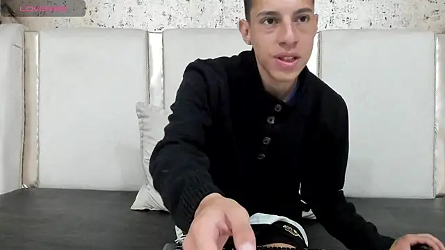 Snapshot of thiago19s chatting on January 8, 2025, 7:03 pm thiago19s online show from January 8, 2025, 7:03 pm