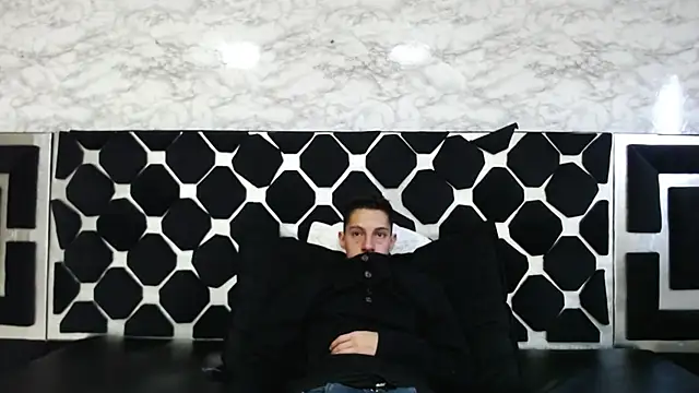 Snapshot of thiago19s chatting on March 4, 2025, 7:43 pm thiago19s online show from March 4, 2025, 7:43 pm