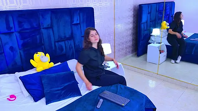 LexaDeRusso online show from February 6, 2026, 7:39 pm