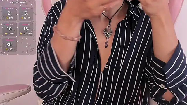 YenniferCurly online show from January 5, 2025, 12:42 pm