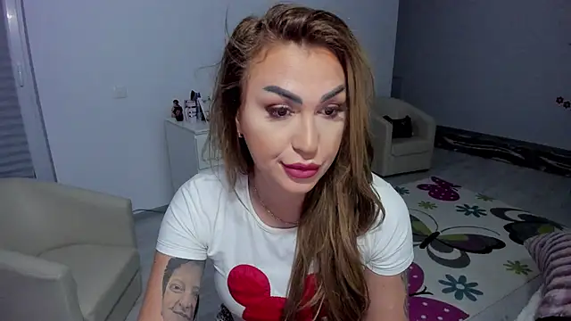Snapshot of GlossyDiamondX chatting on January 30, 2025, 4:58 am GlossyDiamondX online show from January 30, 2025, 4:58 am