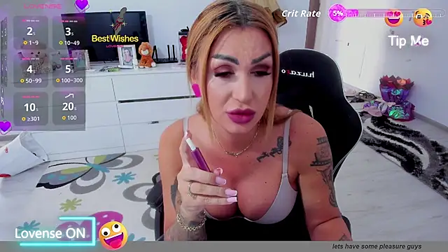 Snapshot of GlossyDiamondX chatting on September 25, 2025, 10:19 am GlossyDiamondX online show from September 25, 2025, 10:19 am