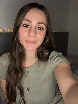 Snapshot of Loella-Rose chatting on January 2, 2025, 1:27 am Loella-Rose online show from January 2, 2025, 1:27 am